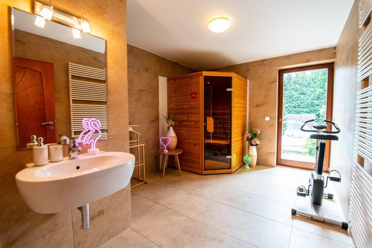 Villa With Pool & Sauna In Beer Village Velke Popovice Bagian luar foto