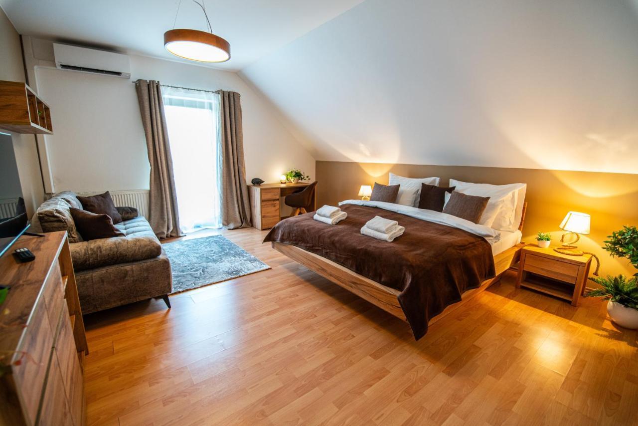 Villa With Pool & Sauna In Beer Village Velke Popovice Bagian luar foto