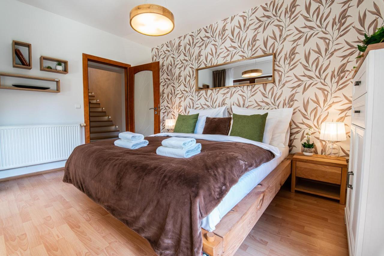Villa With Pool & Sauna In Beer Village Velke Popovice Bagian luar foto