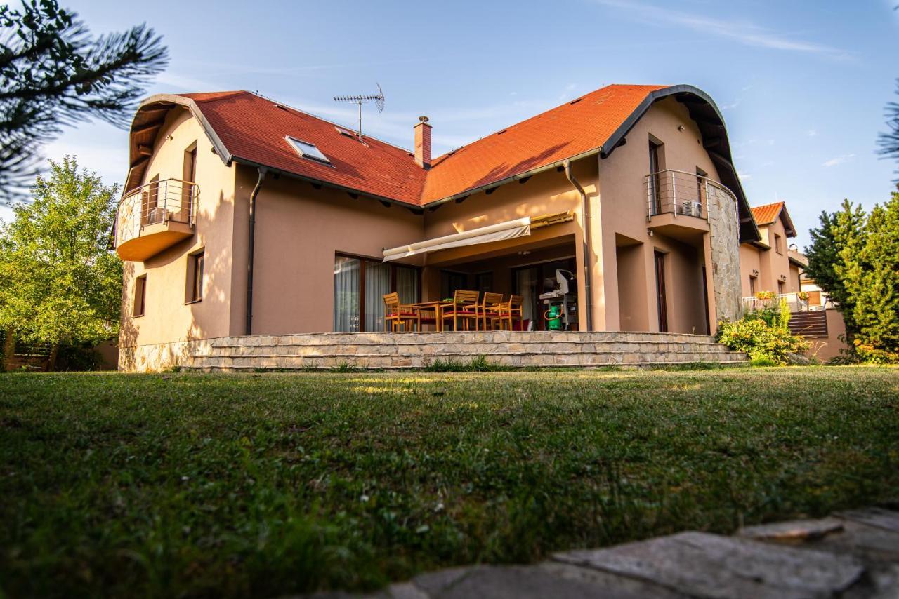 Villa With Pool & Sauna In Beer Village Velke Popovice Bagian luar foto