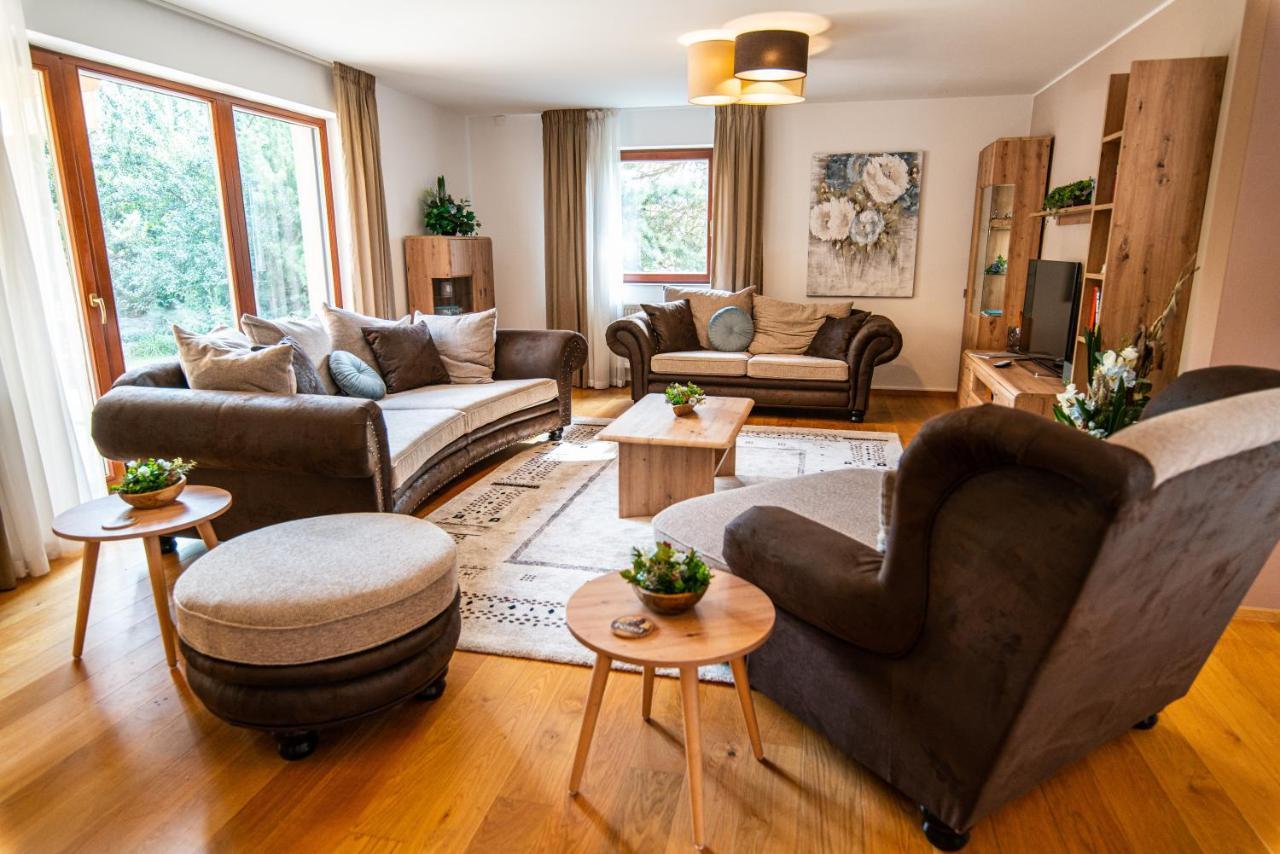 Villa With Pool & Sauna In Beer Village Velke Popovice Bagian luar foto