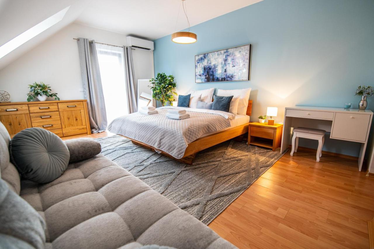 Villa With Pool & Sauna In Beer Village Velke Popovice Bagian luar foto