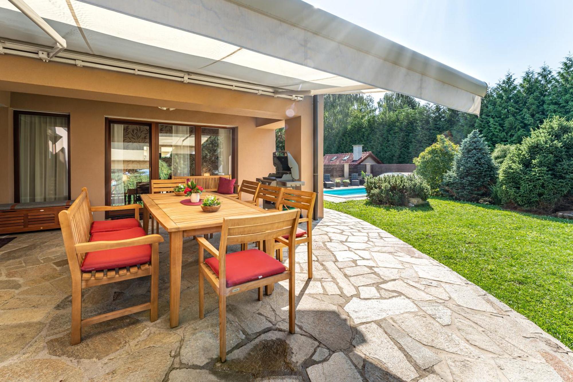 Villa With Pool & Sauna In Beer Village Velke Popovice Bagian luar foto