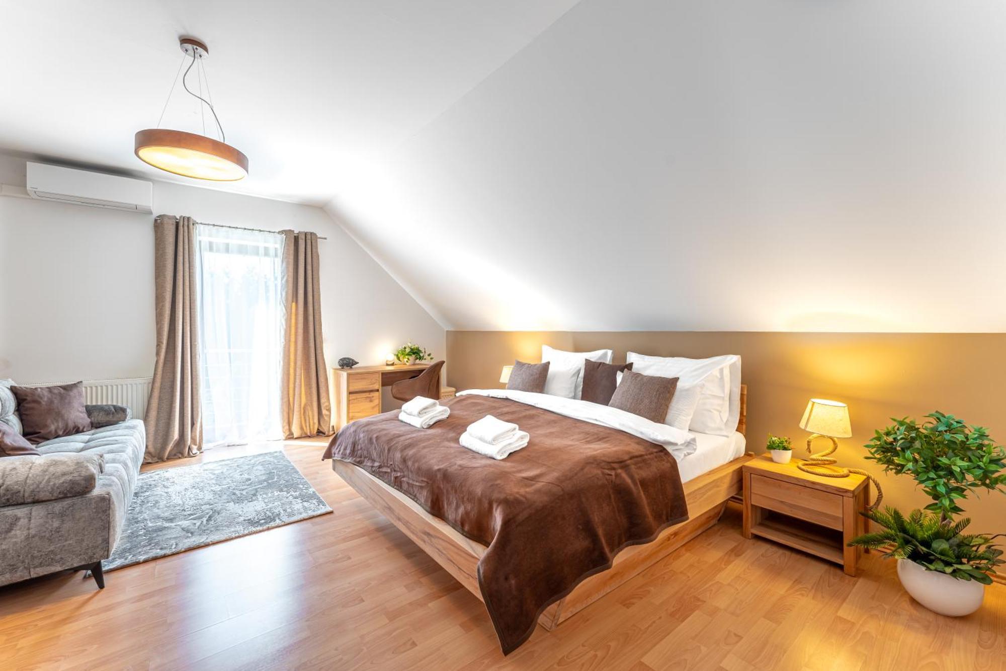 Villa With Pool & Sauna In Beer Village Velke Popovice Bagian luar foto